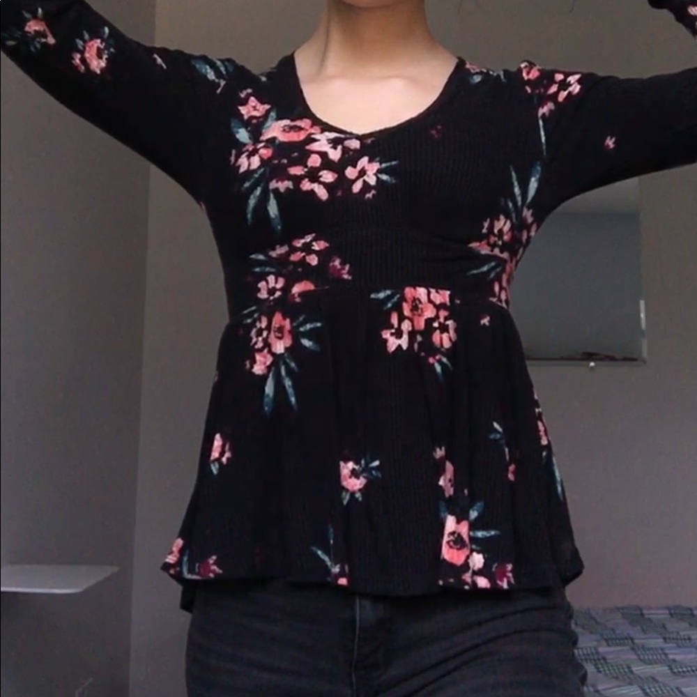 Black long sleeve floral V-neck